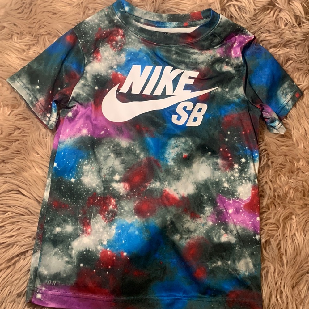 ♥️💙RARE GALAXY Nike Dry-Fit SB Youth Boys Shirt 🟪